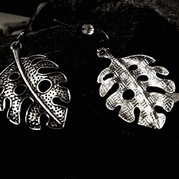 🐞2/$20 Feather Boho Style Silver Tone Earrings - Picture 3 of 3